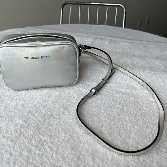 3 for The Price of 1 😁 ( Crossbody / Clutch Mini Bags ) 👝👛👜 - Picture 8 of 8